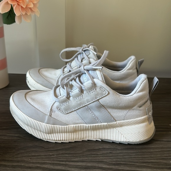 Sorel Out N About III Low WP Women’s Waterproof Canvas Shoes NL4970-009 - Picture 3 of 6